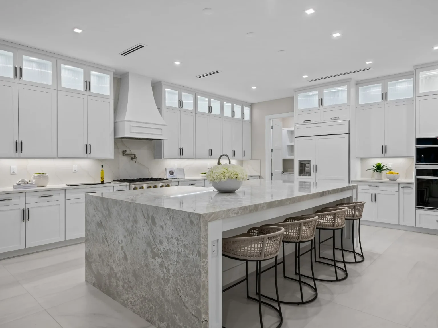 2431 East Las Olas kitchen