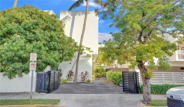 Stunning TOWNHOUSE style condo for Rent, in the Heart of South Beach by Andrea Guzman