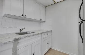 Brand New Renovated Modern Kitchen!