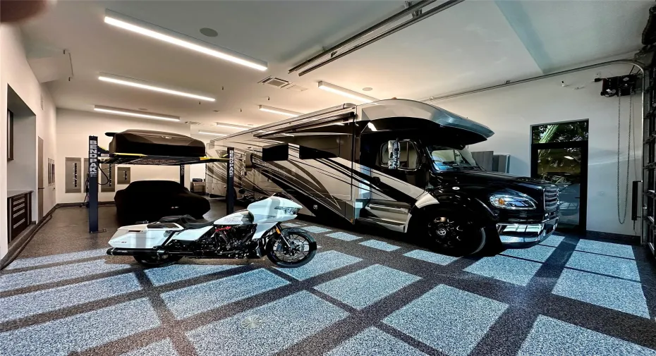 GARAGE 1 OF 3 LARGE ENOUGH ROOM FOR 2 FULL SIZE MOTOR HOME COACHES! HANG TRAILERS FROM CEILING!