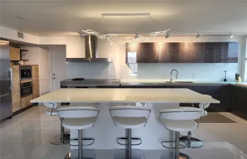 Gorgeous high-end kitchen, Miele appliances, your own washer/dryer