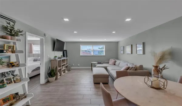 Modern & bright living room