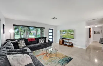 Huge room with bar counter into kitchen