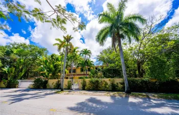 Welcome to a Coconut Grove Oasis for your family's enjoyment