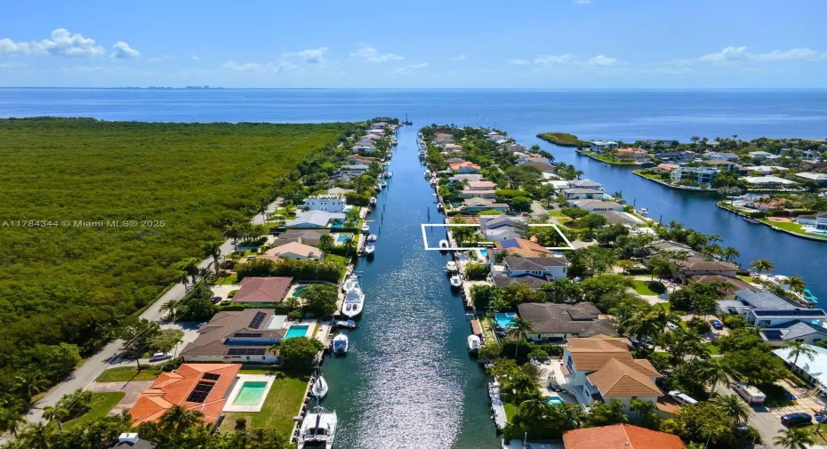 100' direct ocean access to Biscayne Bay