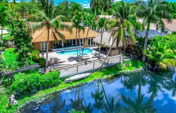 Pool, hot tub, outdoor kitchen, Tiki, yard, pavers, composite decking
