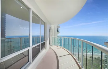 This apartment faces east, southeast and south west. Not only do you have lovely ocean, intracoastal and beautiful night time city views, you have lots of sun and  light everywhere in this apartment.