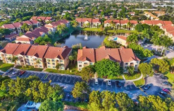 Welcome to your own little
piece of paradise!
Mirabella Villas is a gated
community with endless
amenities to enjoy the
South Florida lifestyle!