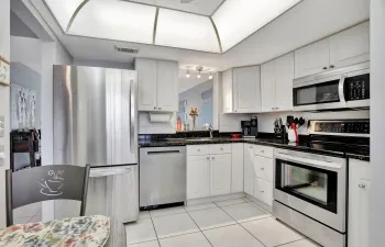 UPGRADED STAINLESS APPLIANCES