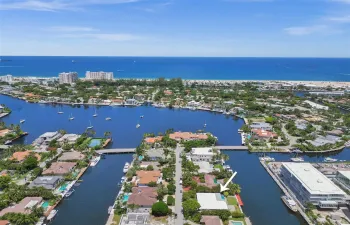 100' SEAWALL! 5 MINUTES TO PORT EVERGLADES AND DOWNTOWN LAS OLAS!