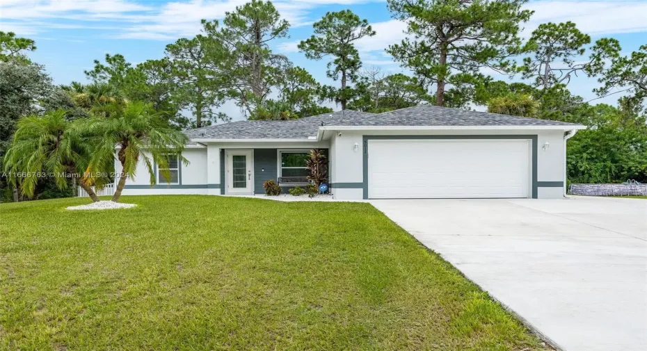 5012 Sun CT, 
Labelle, FL 33935