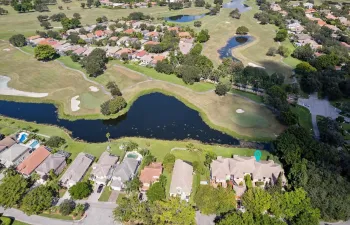 Private Gated Spacious Courtyard w/Storage & BBQ allowed