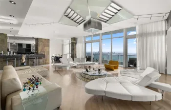 Spectacular SE Views of Biscayne Bay & Key Biscayne