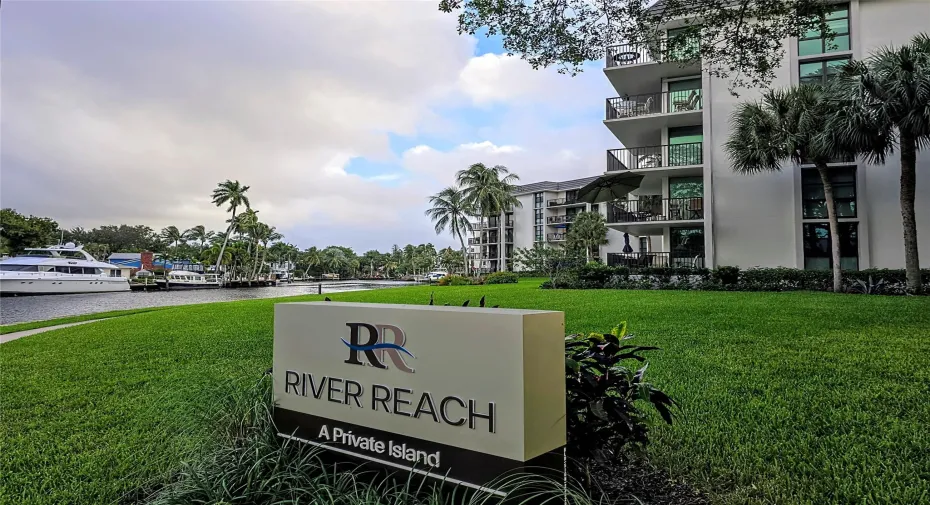 River Reach is a gorgeous, gated waterfront community located in the very desirable downtown Fort Lauderdale neighborhood of Tarpon River.