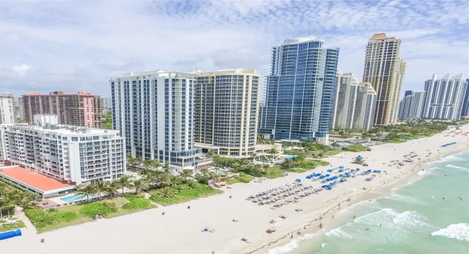 SUNNY ISLES FLORIDS OCEAN CLUB BUILDING