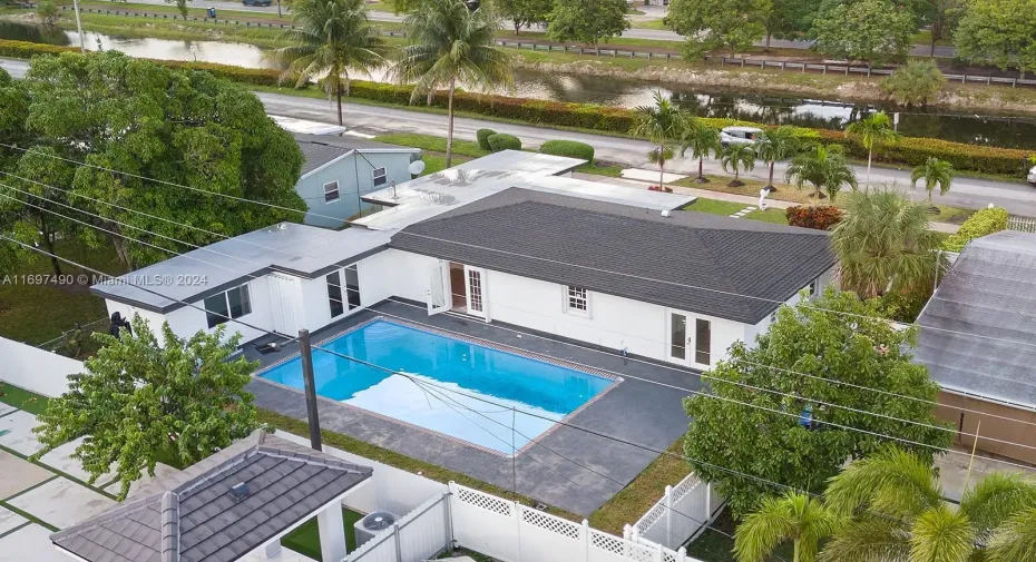 Pool House with no front neighbors, faces a canal