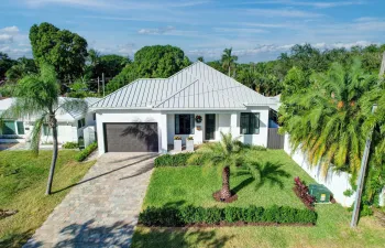 Experience modern luxury living in this new construction home, perfectly situated in Fort Lauderdale’s vibrant Poinsettia Heights!