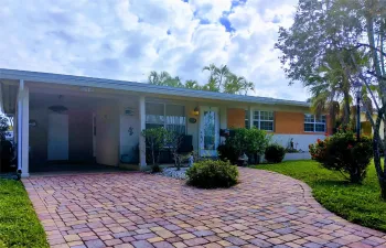 NICE CURB APPEAL!