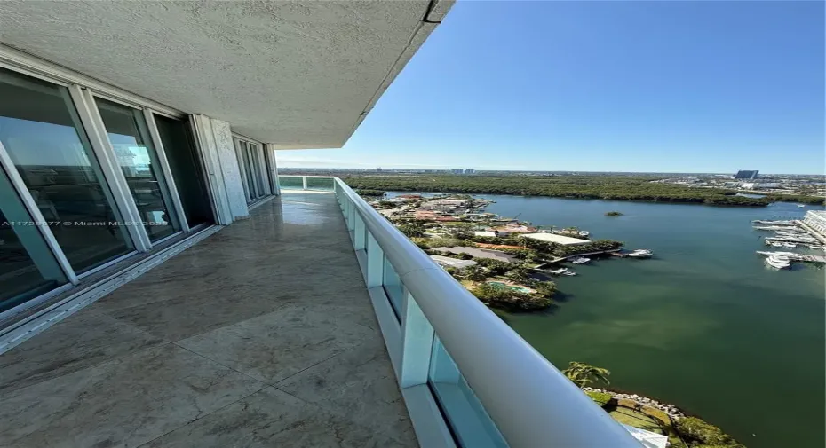 180+ DEGREE WRAPAROUND BALCONY FROM SOUTH TO NORTH EAST - SPECTACULAR SUNSETS