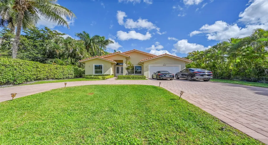 Beautiful Newer Construction in the heart of DAVIE. Large circular driveway & two car garage.