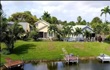 Rare 4 Bedroom Lagoon waterfront Model