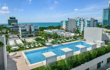 ROOF TOP POOL WITH HOT TUB