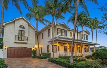 Front of Structure - Quintessential Florida Keys
style villa! Perfectly located within a short distance
to all the top restaurants, bars, and shopping and a
short 10-minute walk or 2-minute golf cart ride to
the beach