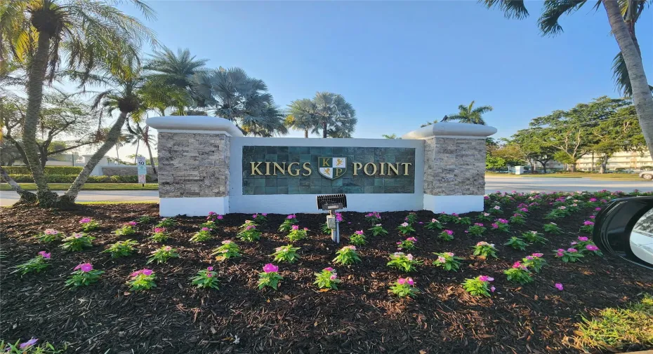 Welcome to beautiful King's Point in Tamarac, resort-style living at it's finest!