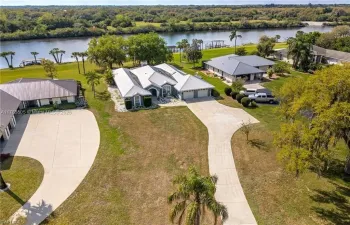 1261 RIVERBEND DR
LABELLE, FL 33935