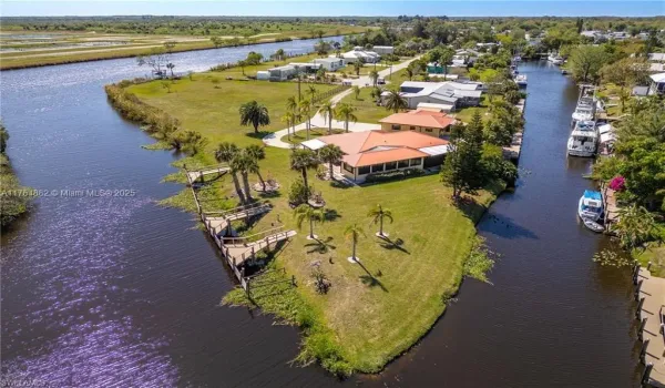1107 E ANCHOR LN
MOORE HAVEN, FL 33471
