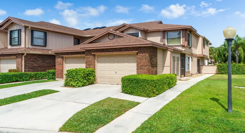 WELCOME HOME!  3/2 w/attached garage