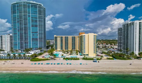 Just one step to the beach every day.
