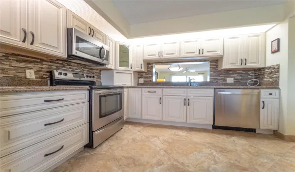 CUSTOM KITCHEN