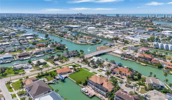 Fantastic waterfront location!