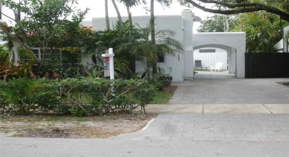 single family on quiet street w/carport