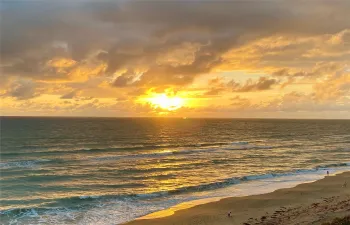 Sunrise view over ocean