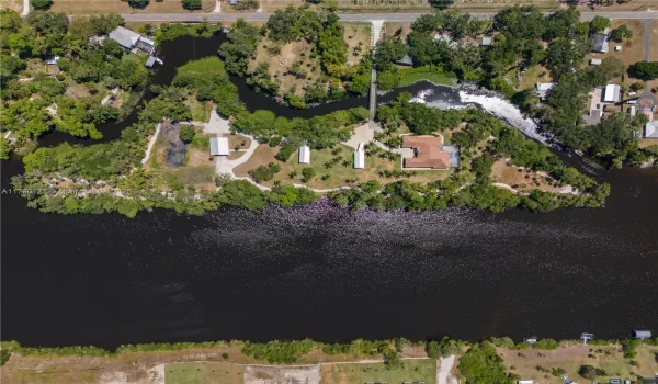 2920 FORT DENAUD RD
LABELLE, FL 33935