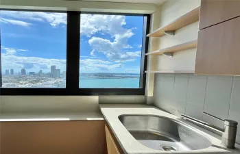 Custom Kitchen -
Quartz Countertop