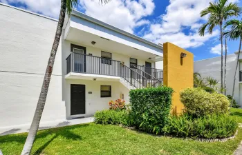 Discover the perfect blend of style, comfort, & convenience in this fully furnished, 1st floor condo located in the vibrant community of Town & Country Estates in Delray Beach!
