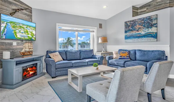 VIEWS OF THE WATER/174 FT DOCK IN GREAT ROOM!
