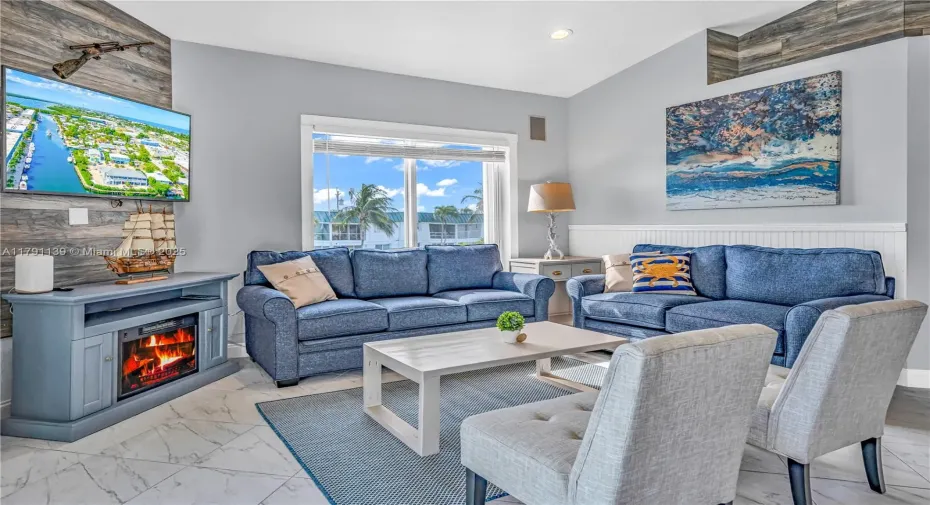 VIEWS OF THE WATER/174 FT DOCK IN GREAT ROOM!