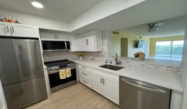 Modern Open Kitchen with an Eating Counter