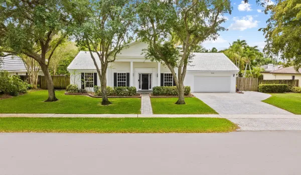 Stunning home nestled in the heart of Plantation