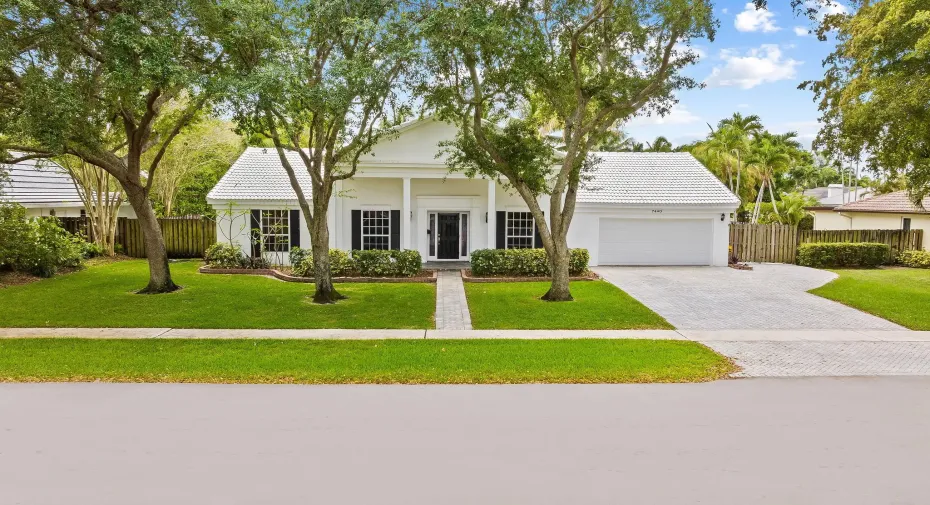 Stunning home nestled in the heart of Plantation
