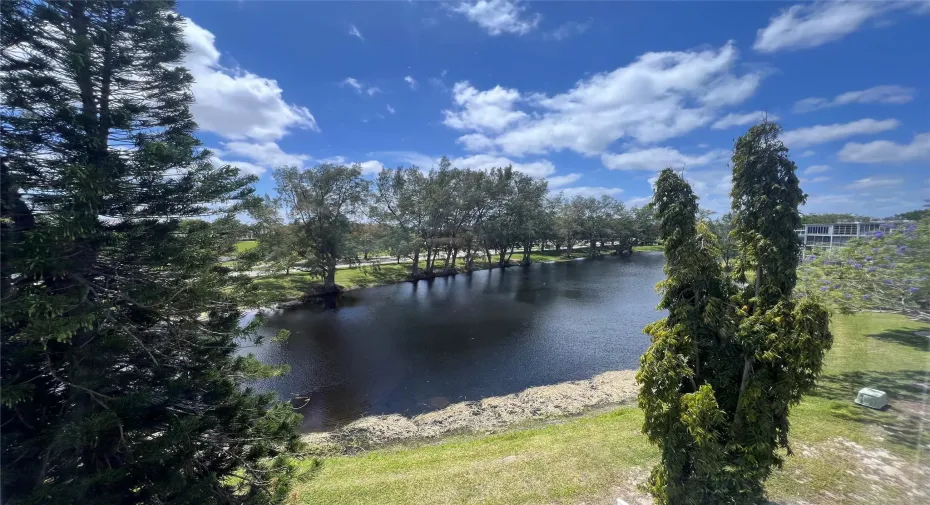EXPANSIVE WATER VIEW
FROM YOUR BACK PATIO
