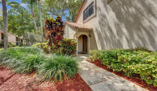 WALKWAY TO FRONT DOOR