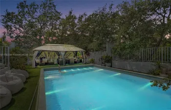 3RD FLOOR ROOFTOP ENTERTAINMENT SANCTUARY! PERFECT FOR SUNBATHING, SUNRISE / SUNSET YOGA, MEDITATION CIRCLES, OTHER MENTAL HEALTH / HOLISTIC PRACTICES!! PRIVACY POOL, HALF BATH, SURROUND SOUND & MOOD LIGHTING!