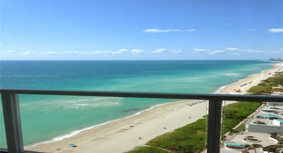 ABSOLUTELY STUNNING VIEW OF THE OCEAN FROM 3 BALCONIES